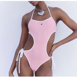 New! Frankie’s Bikinis Amalia One Piece Monokini Pink Heart 45647